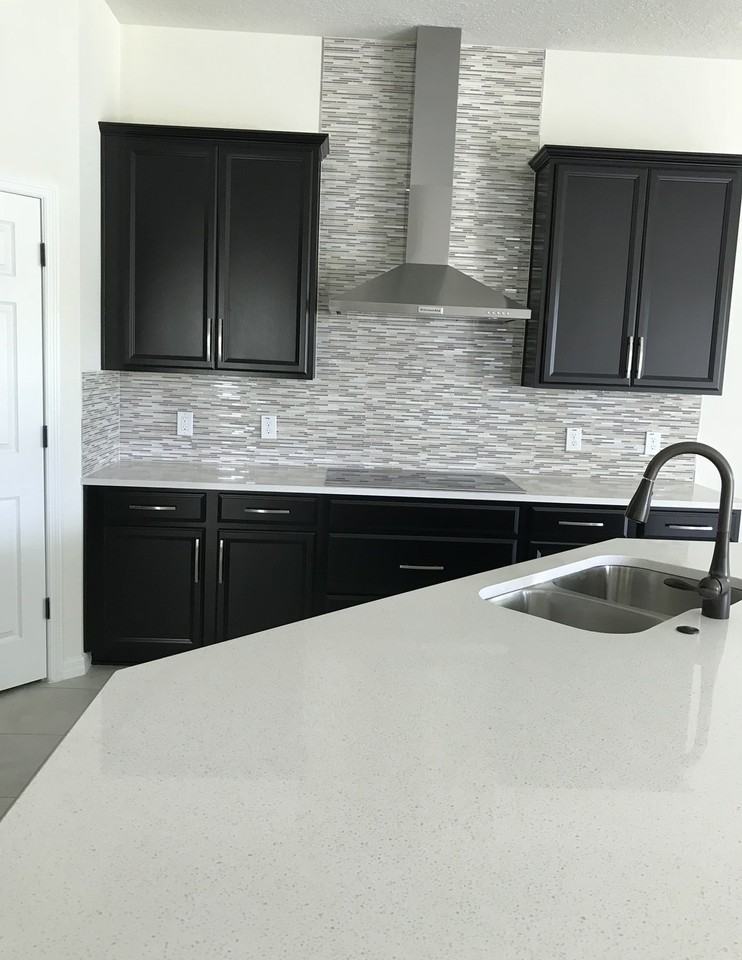 12616 Salomon Cove Dr #NA - Photo 2 of 19