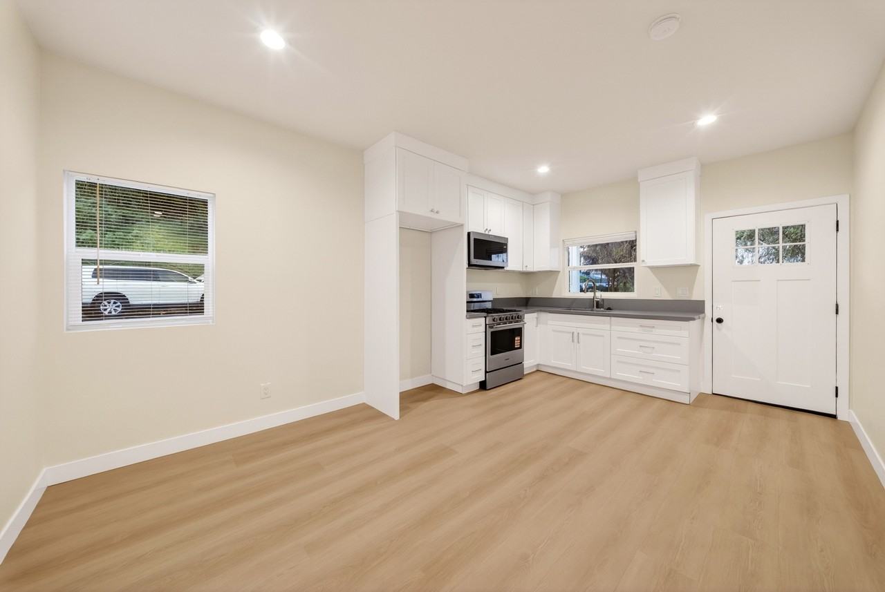 3441 Drew St #NA - Photo 3 of 11