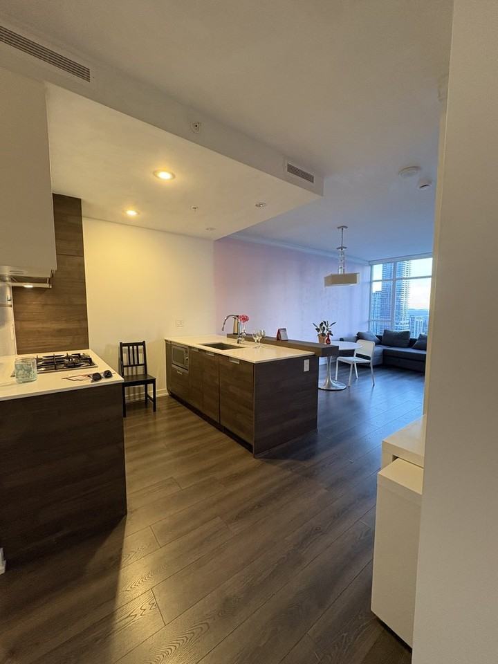 4688 Kingsway - Photo 3 of 7