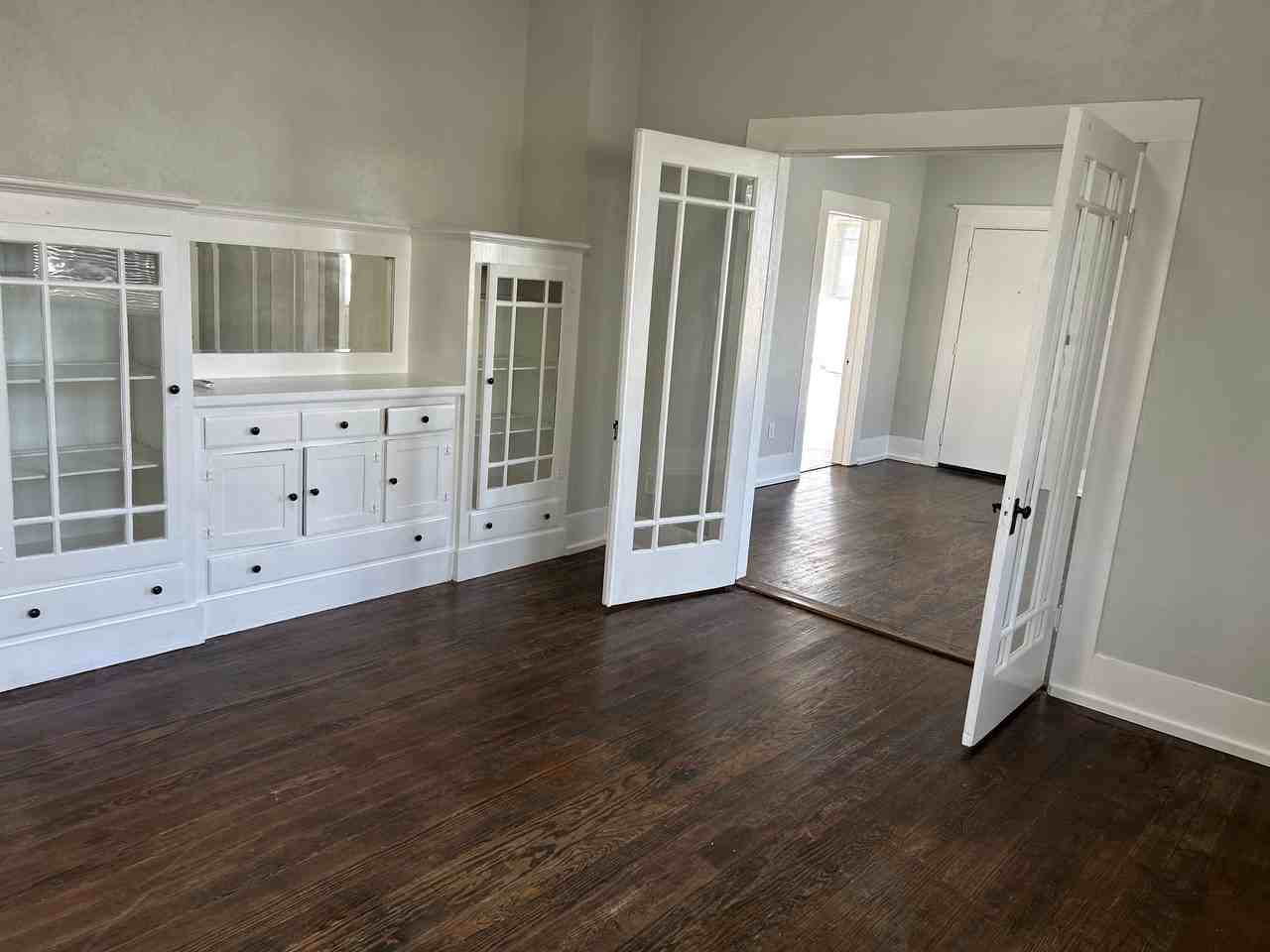 211 E Kingsbury St #211 - Photo 4 of 15