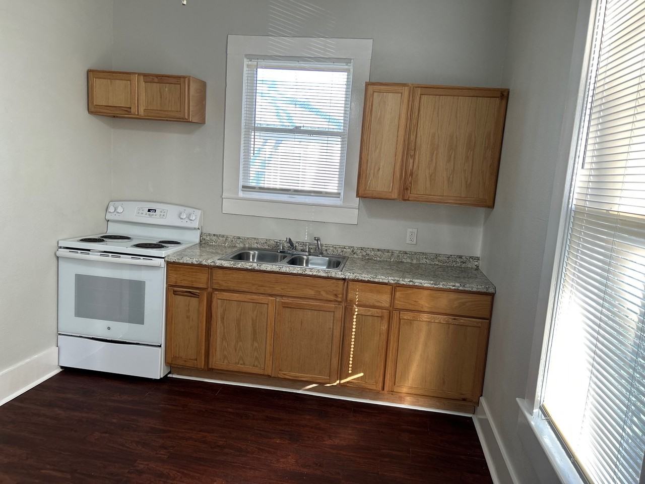 211 E Kingsbury St #211 - Photo 6 of 15