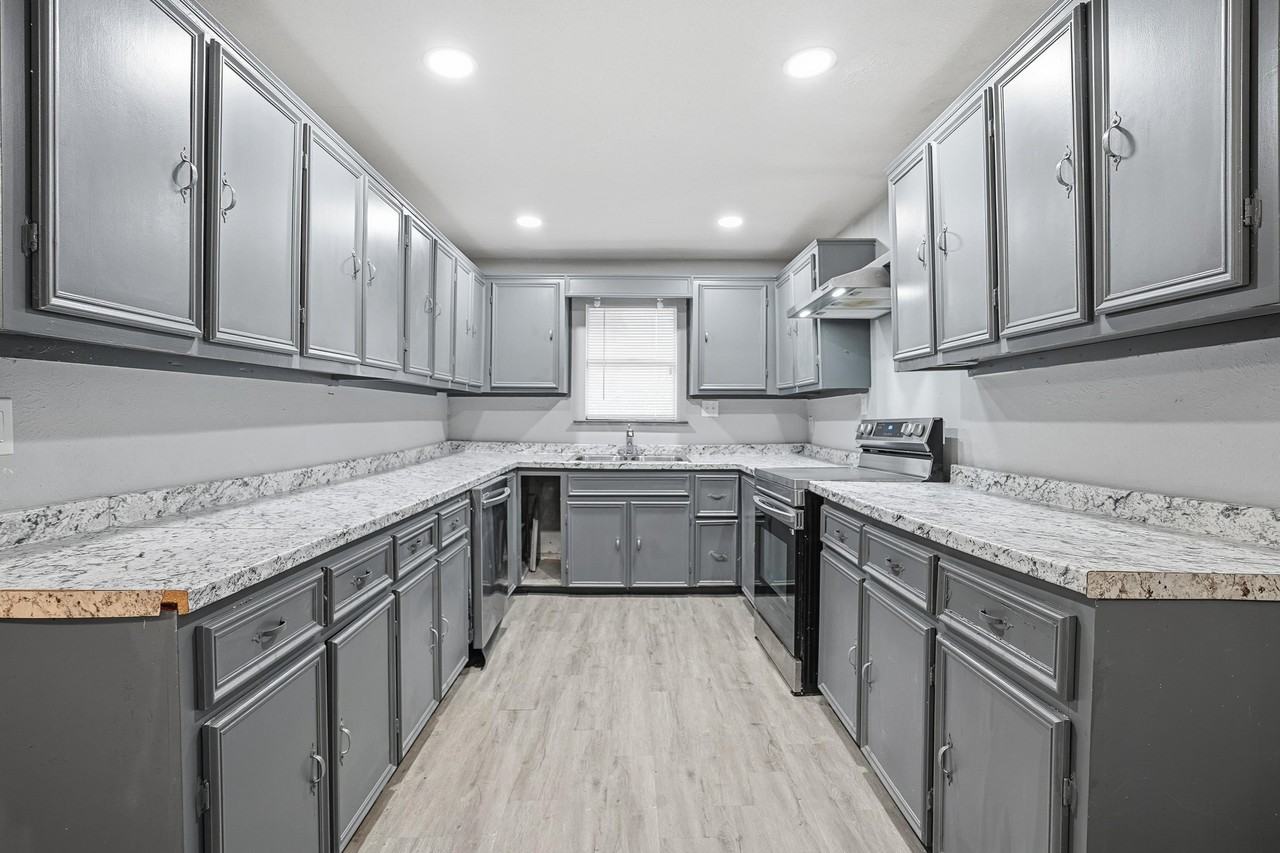 1412 Chase Ave #1 - Photo 3 of 45