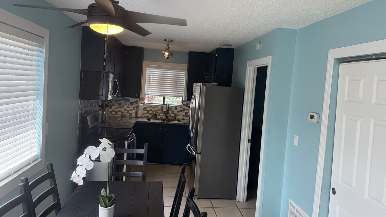 206 10th StreetUnit A #1 - Photo 5 of 10