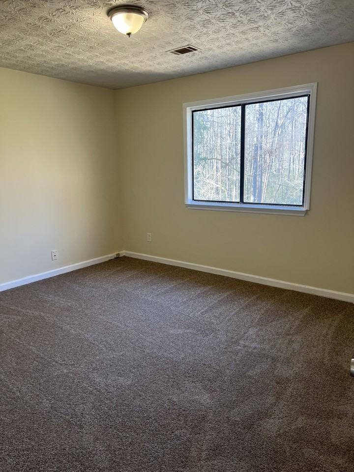 853 Hemingway Rd #1 - Photo 4 of 11