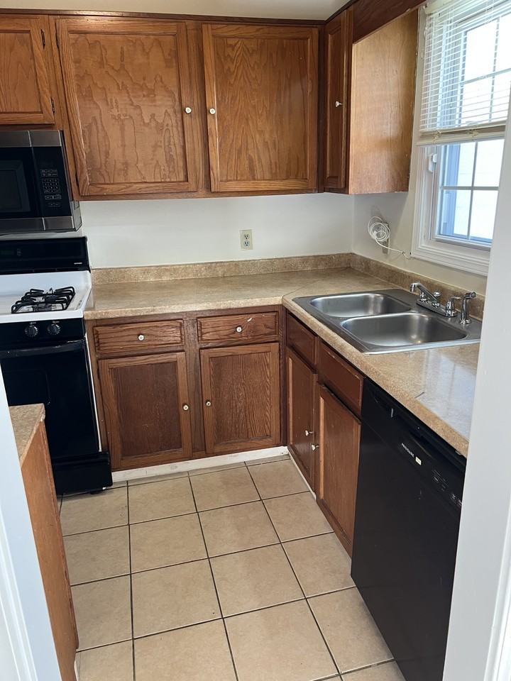 2392 Cove Rd #1 - Photo 3 of 8