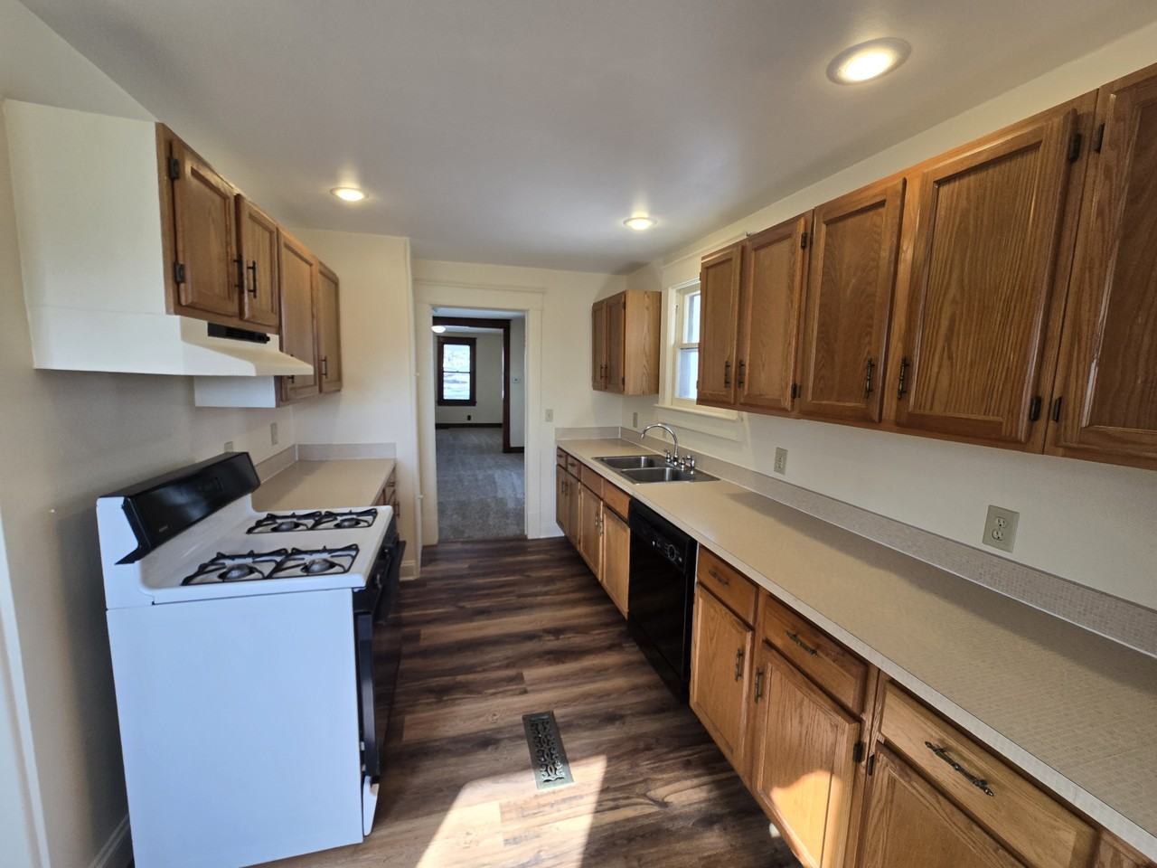 417 W Walnut St #1 - Photo 4 of 11