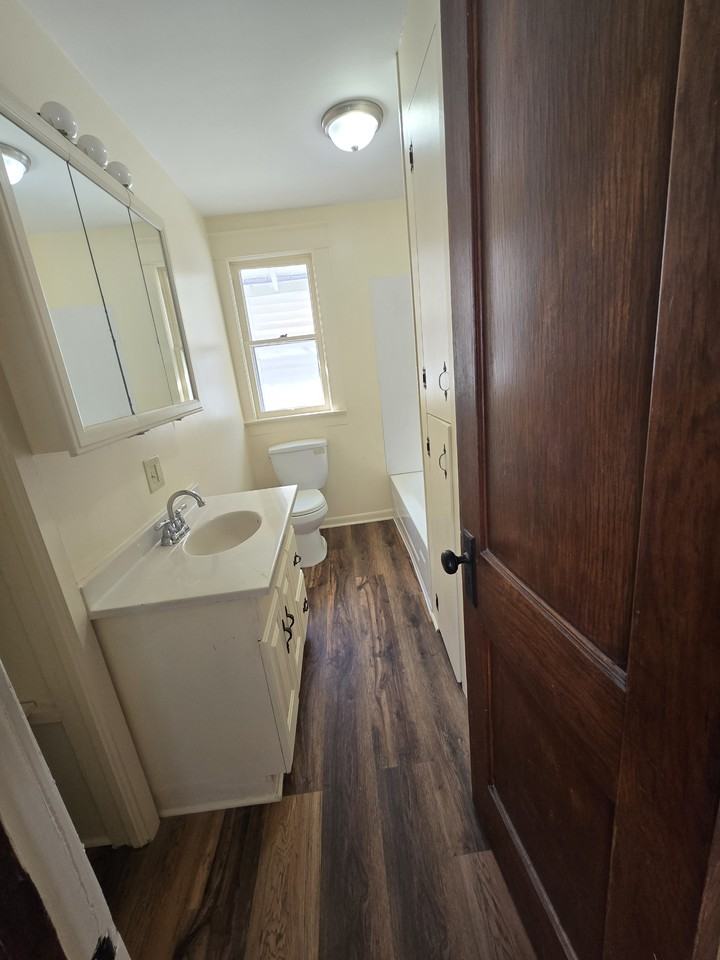 417 W Walnut St #1 - Photo 6 of 11