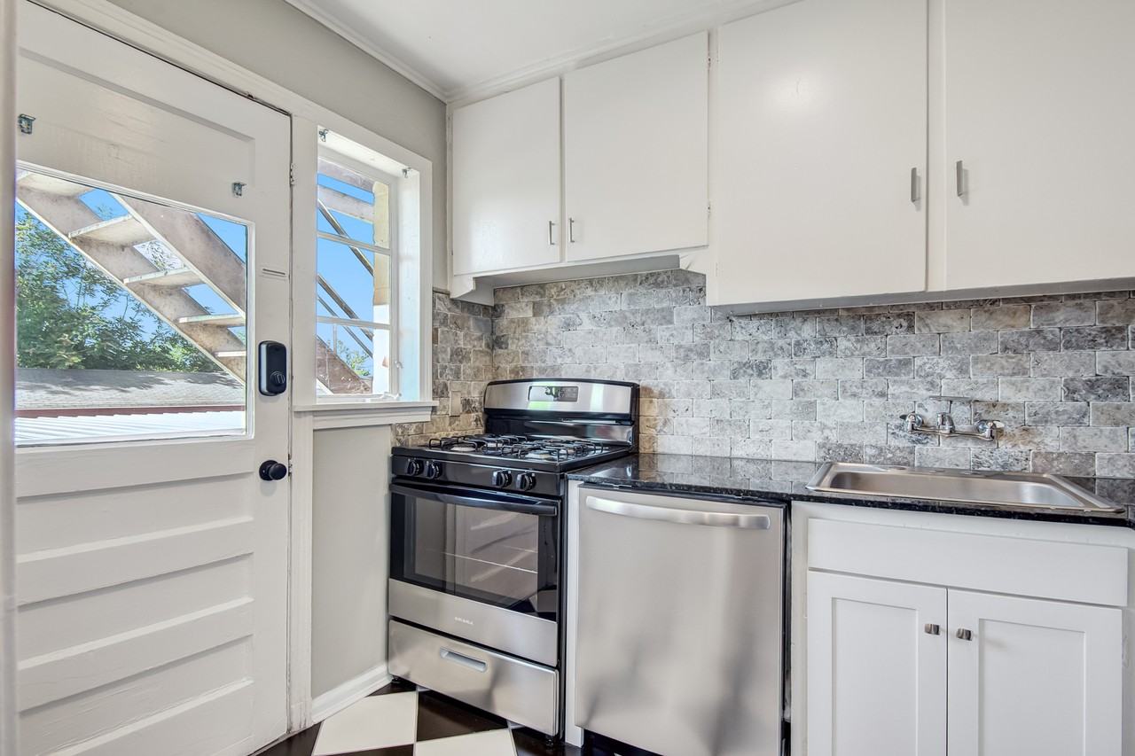 1311 S Jackson Ave #1 - Photo 7 of 21