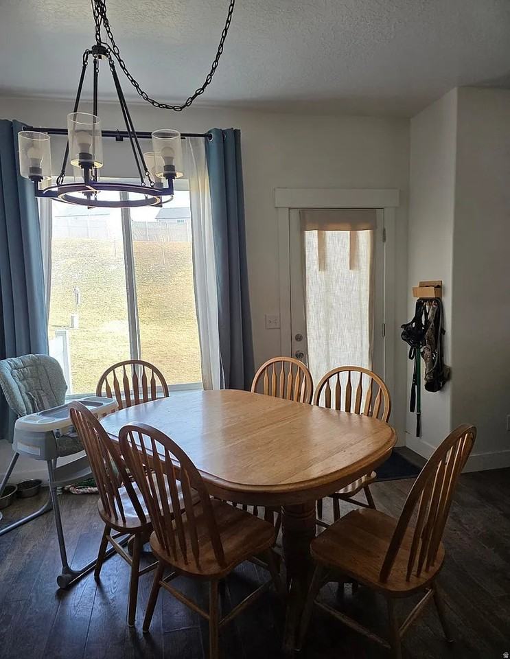 284 Eaglewood Drive - Photo 2 of 11