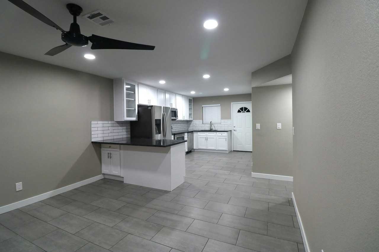 1 North Naco Way, Unit 1 - Photo 3 of 17