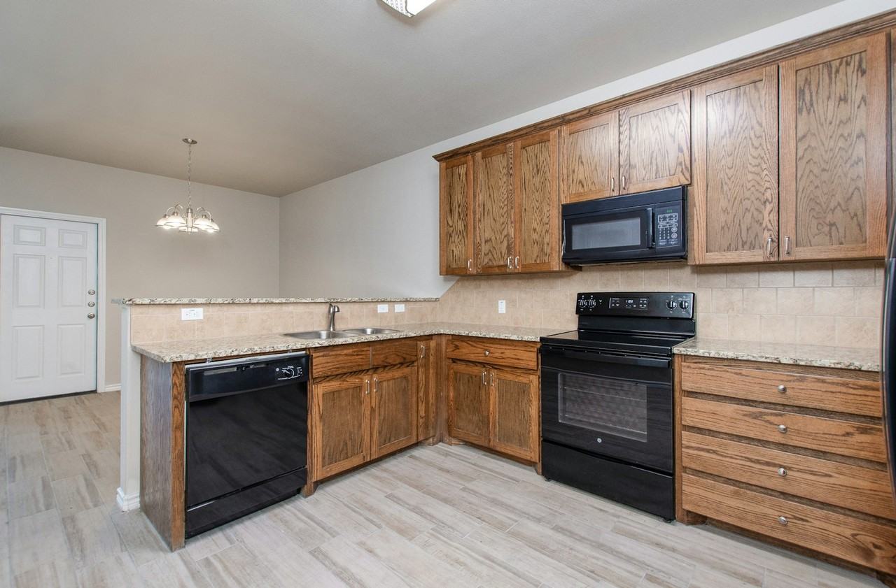 2551 Leroy Lane, Unit B - Photo 7 of 17