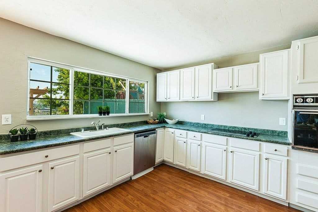 714 Herbert Street - Photo 7 of 19