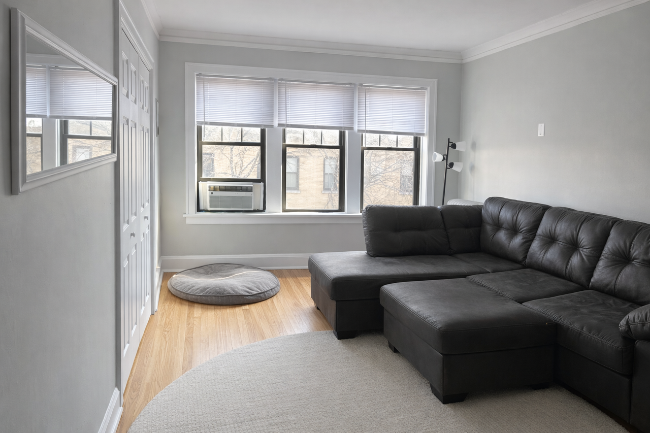 3610 N Claremont Ave #L3 - Photo 4 of 11