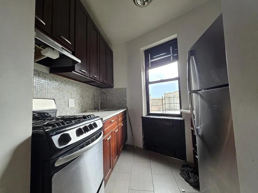 55 E 196th St - Photo 3 of 7