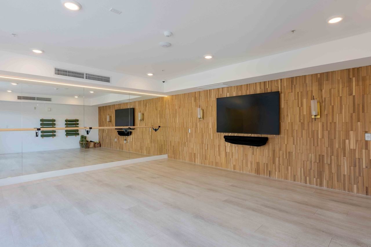 The Pointe at Warner Center - Photo 7 of 17