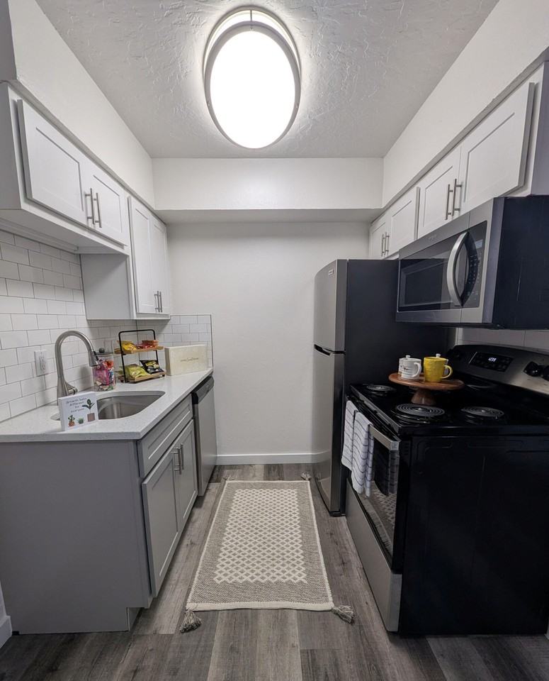 The Landing On 9 - Photo 7 of 15