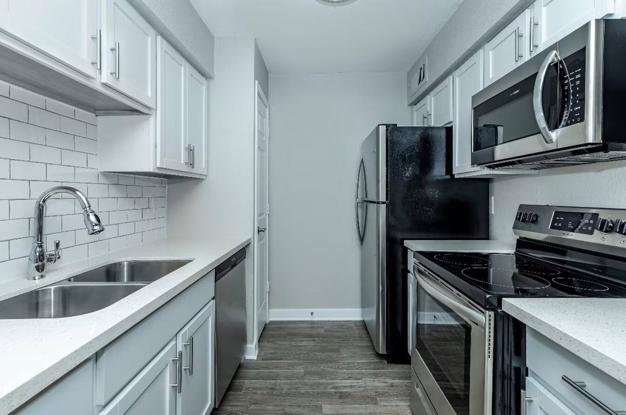 Cali Crossing Apartments - Photo 2 of 16