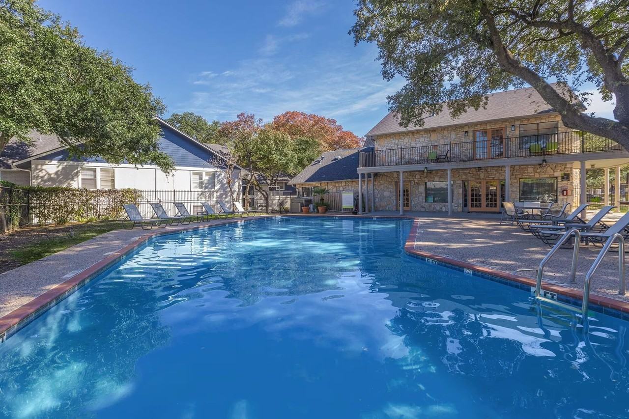 Distinction Apartment Homes - Photo 5 of 35