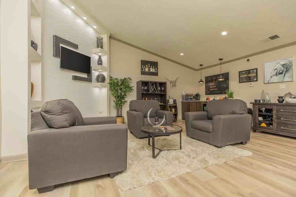 The Riley - Photo 2 of 15