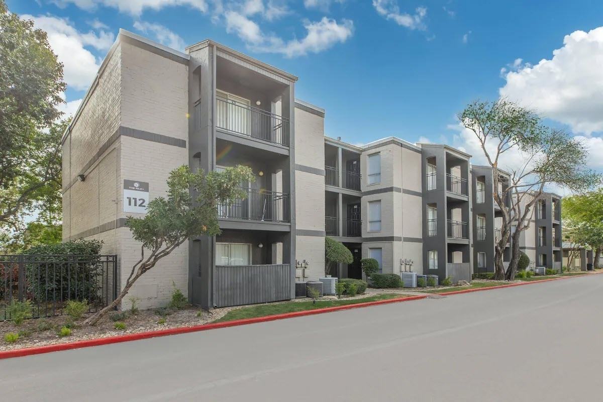 The Riley - Photo 3 of 15