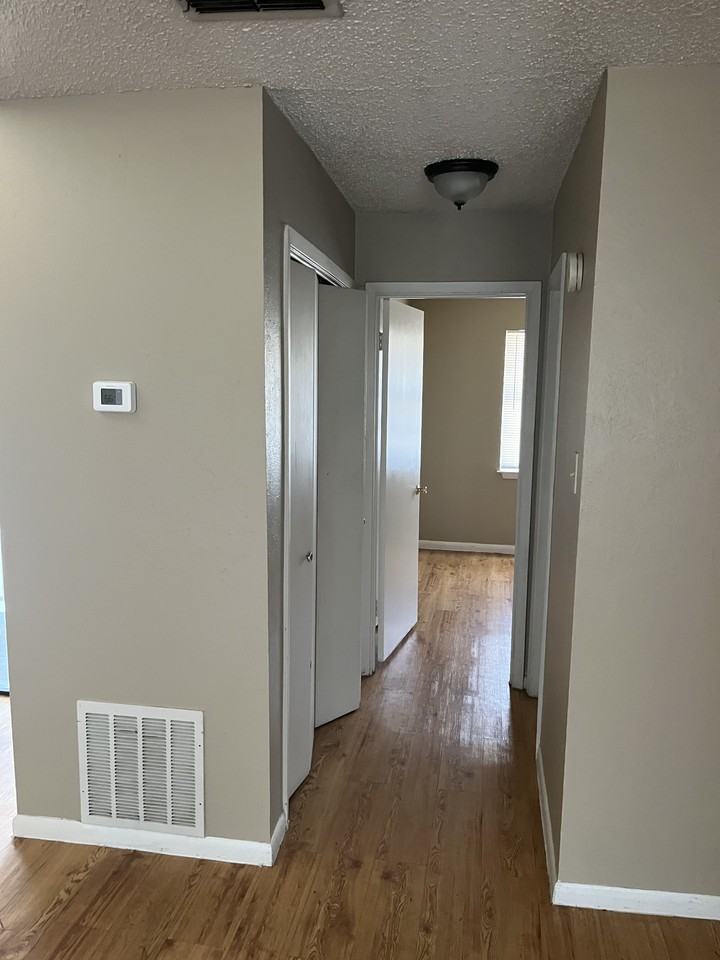 2207 Jennifer - Photo 3 of 11