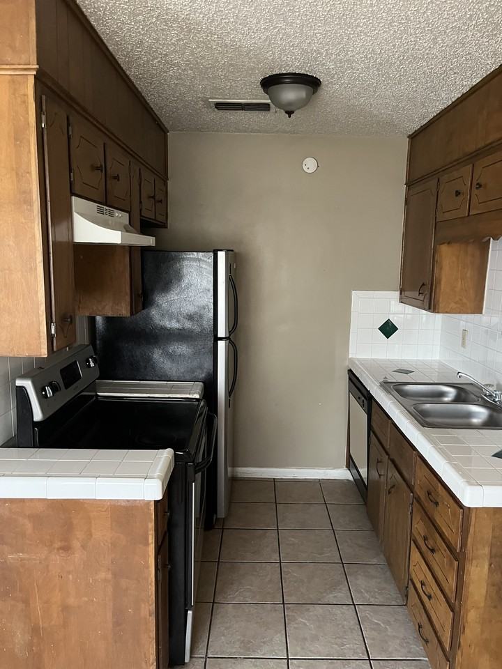 2207 Jennifer - Photo 4 of 11