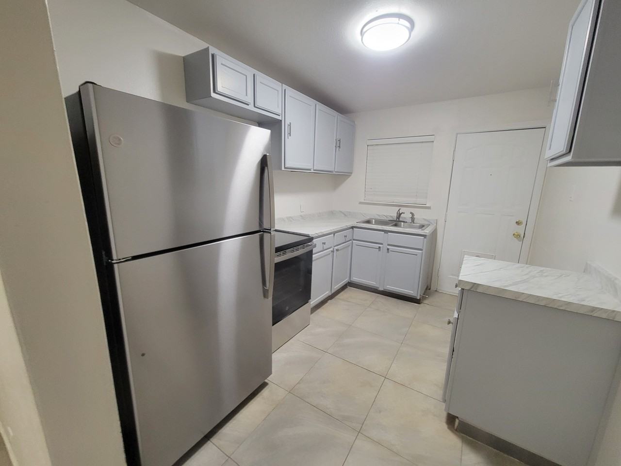 1816 Alamo Avenue - Photo 3 of 7