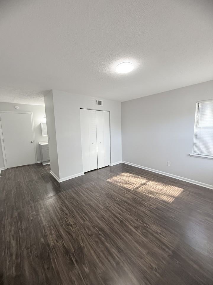 810, 65th and 811 - Photo 4 of 11