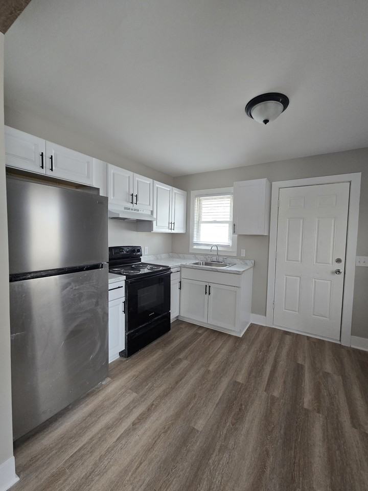 1661 South Hydraulic Avenue - Photo 5 of 23