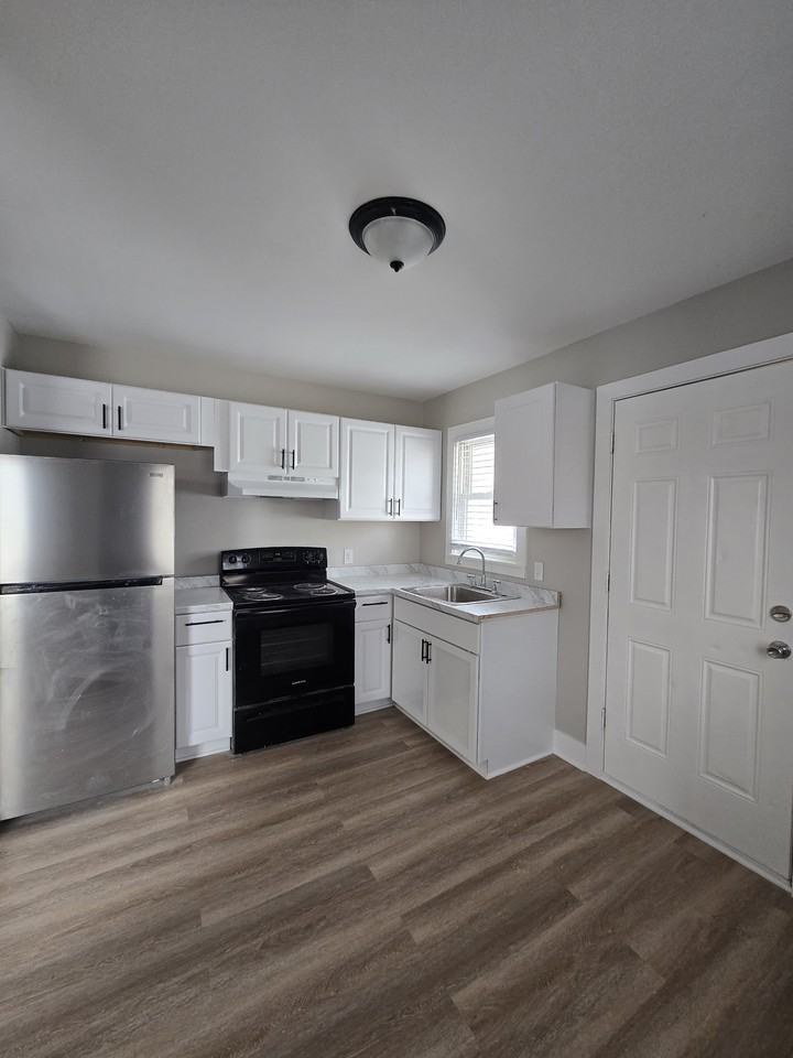 1661 South Hydraulic Avenue - Photo 7 of 23