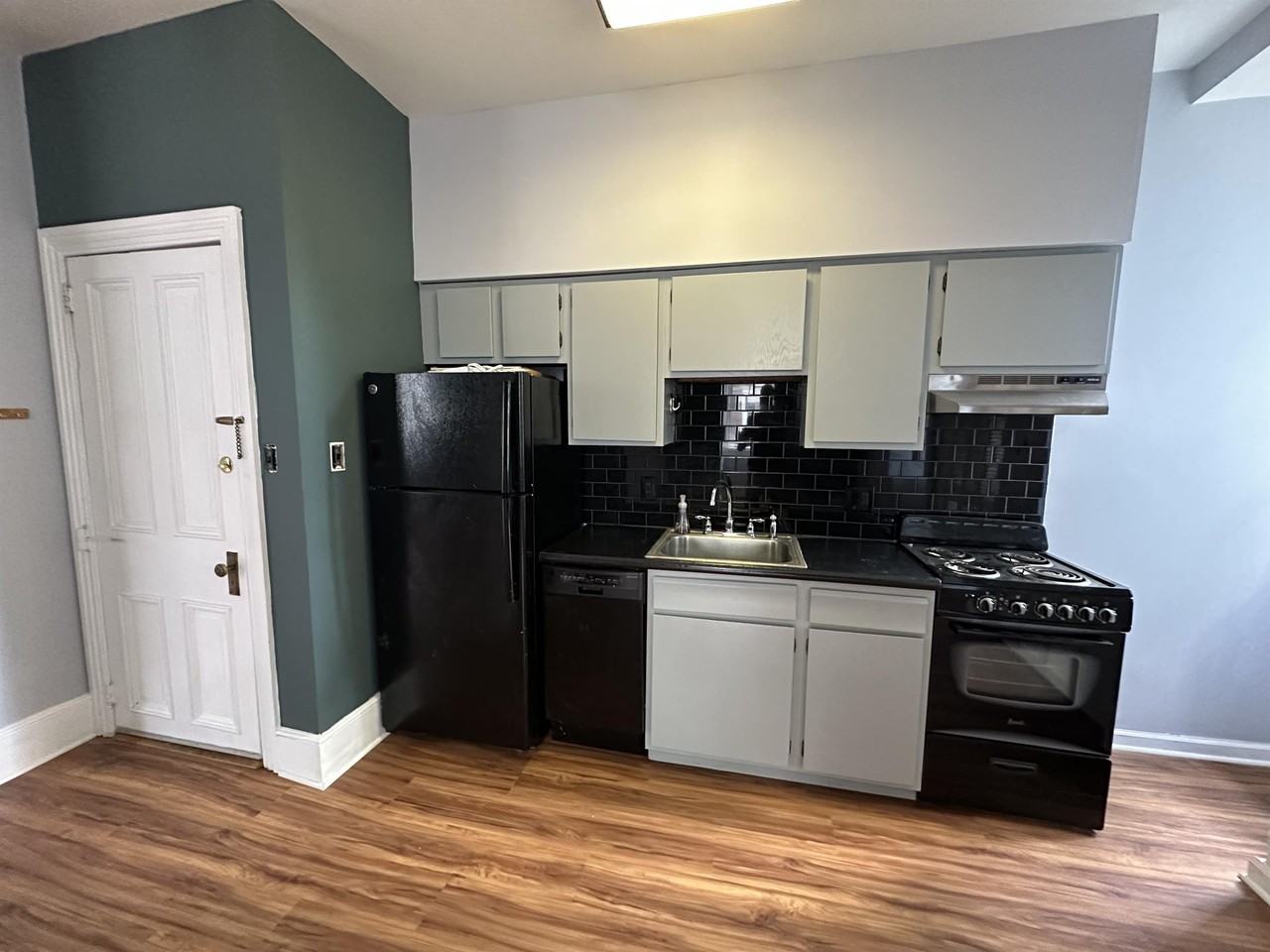 1211 Delaware Avenue - Photo 5 of 21