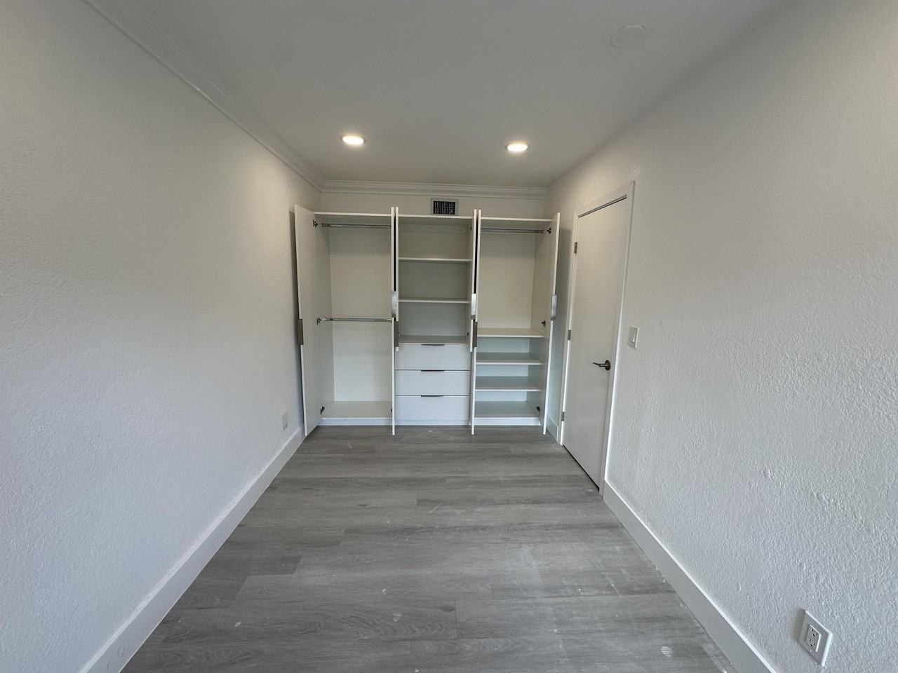 1949 Northeast 172nd Street - Photo 3 of 29