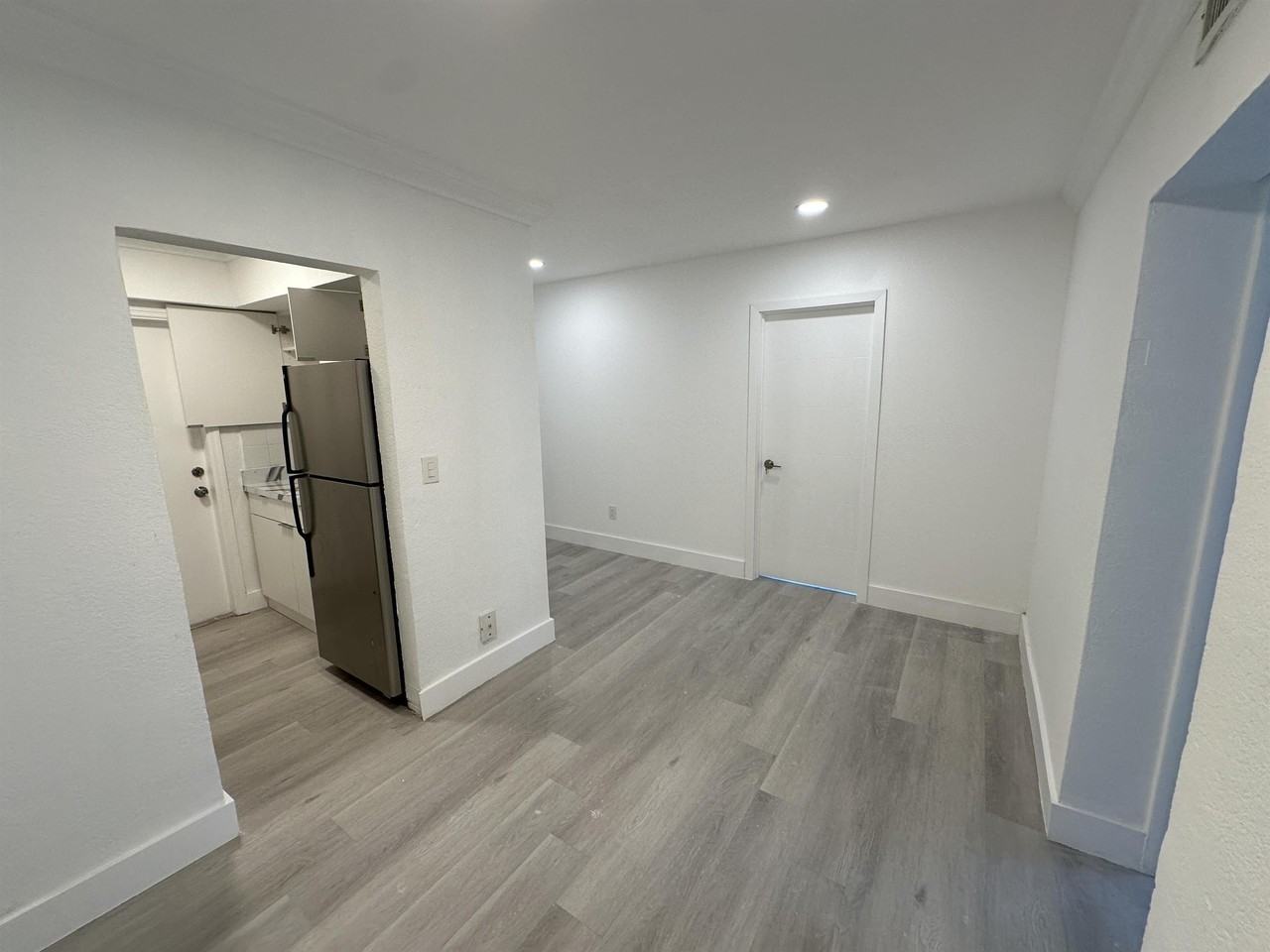 1949 Northeast 172nd Street - Photo 4 of 29