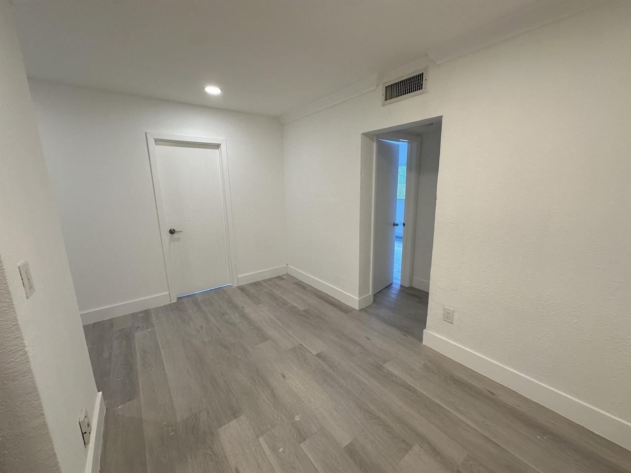 1949 Northeast 172nd Street - Photo 5 of 29