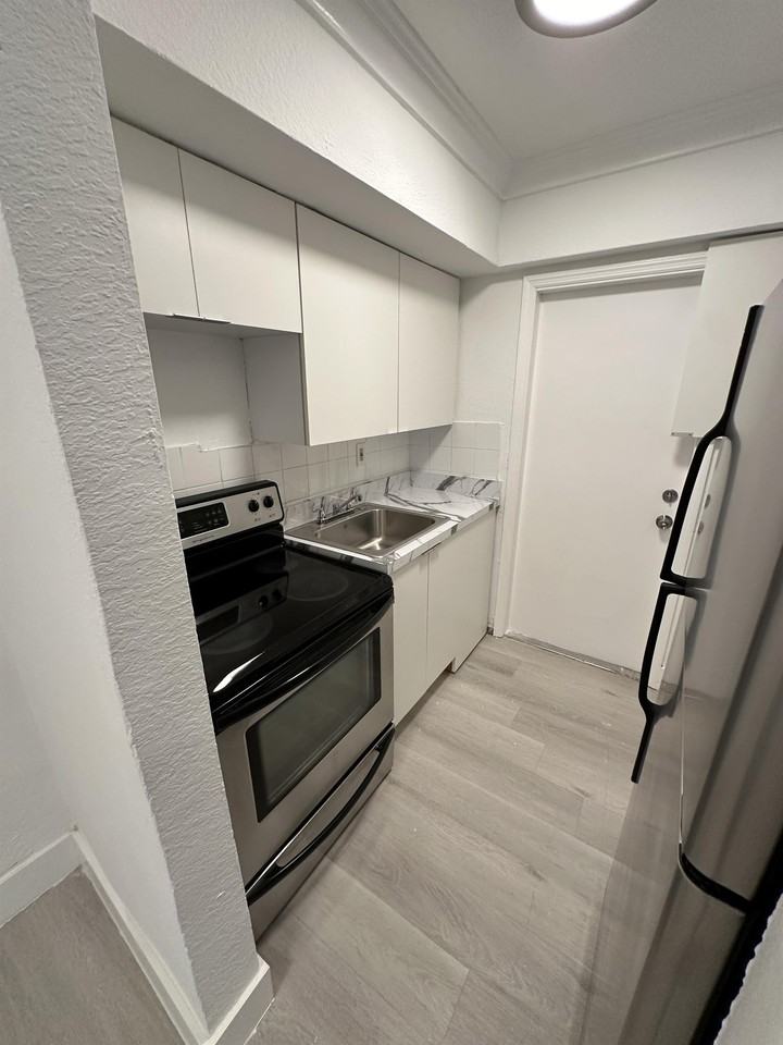 1949 Northeast 172nd Street - Photo 6 of 29