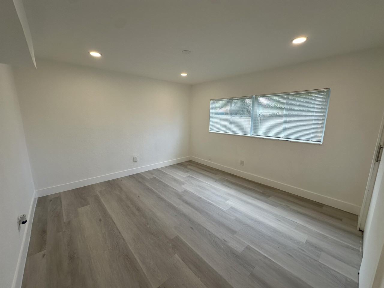 1949 Northeast 172nd Street - Photo 7 of 29