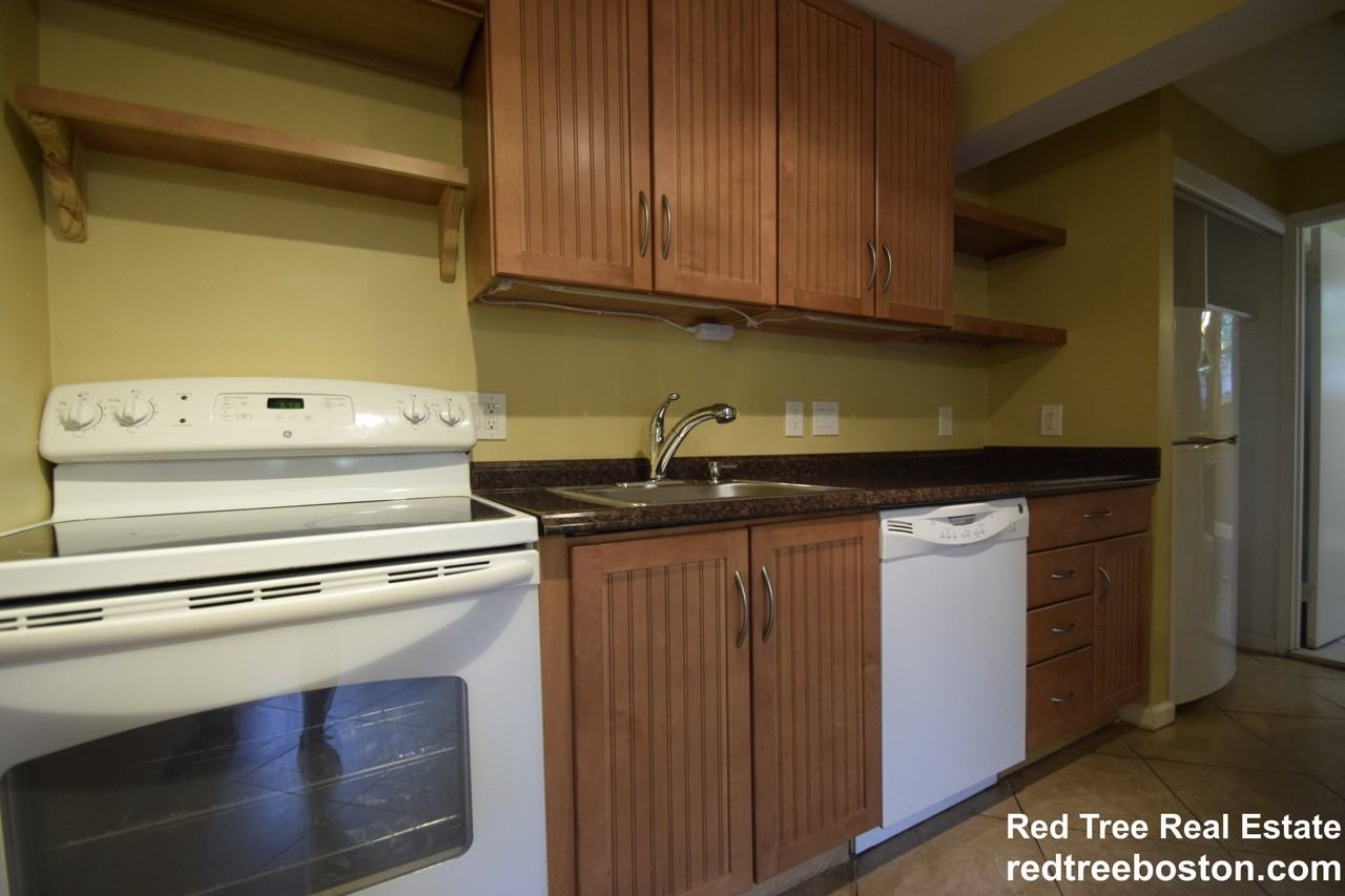 1 Colonial Village Dr #3 - Photo 5 of 19