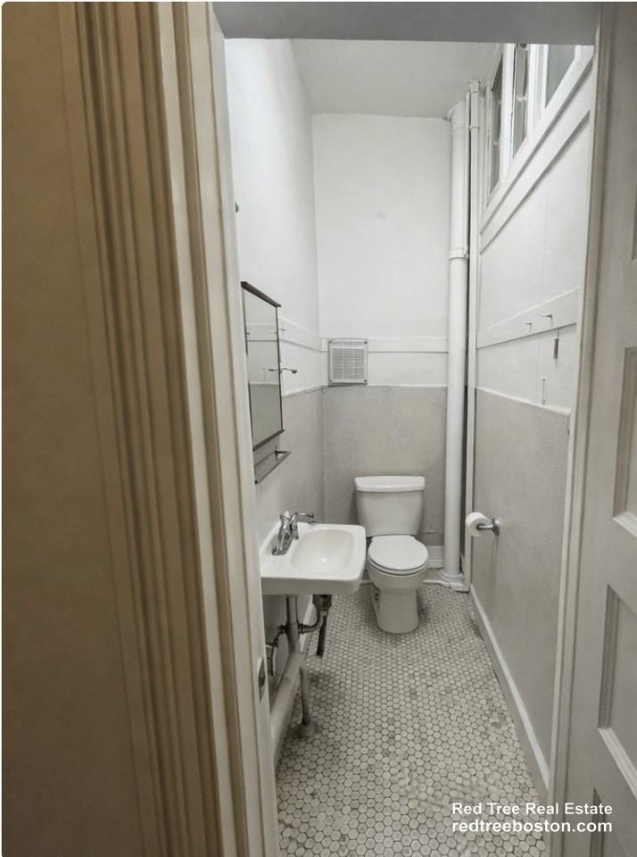 11 Euston St #2 - Photo 4 of 5