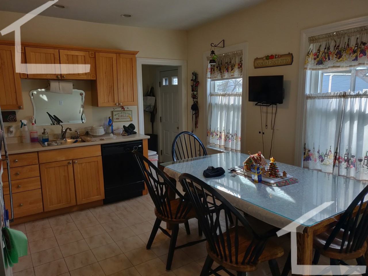 12 Middle St - Photo 6 of 25