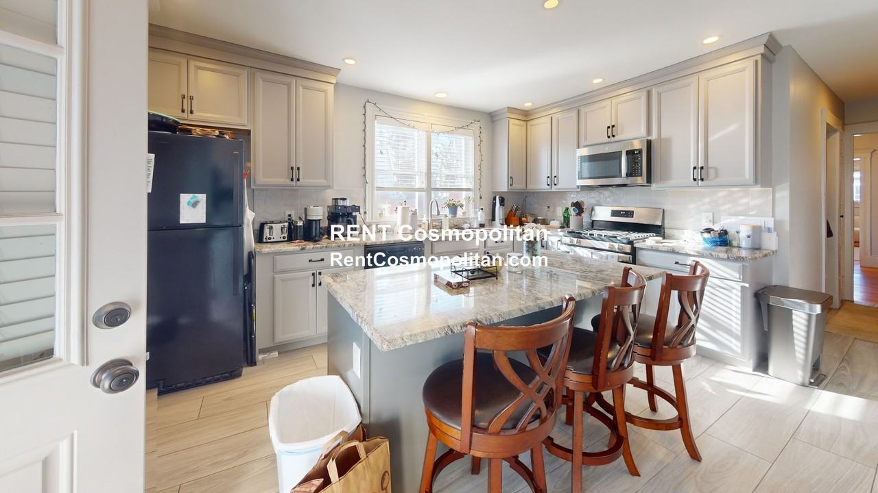 320 Main St #2 - Photo 2 of 13