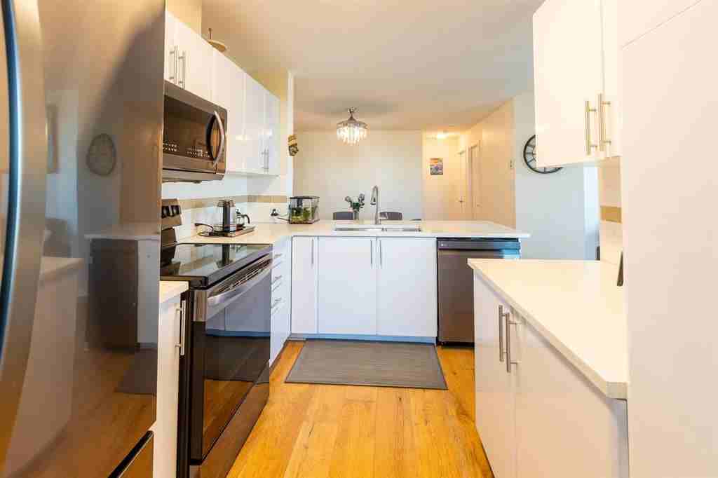 6659 Southoaks Crescent - Photo 7 of 20