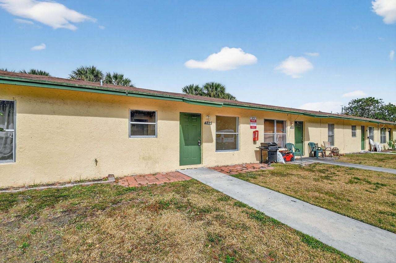 4817-4831 SERAFICA DRIVE - Photo 3 of 40