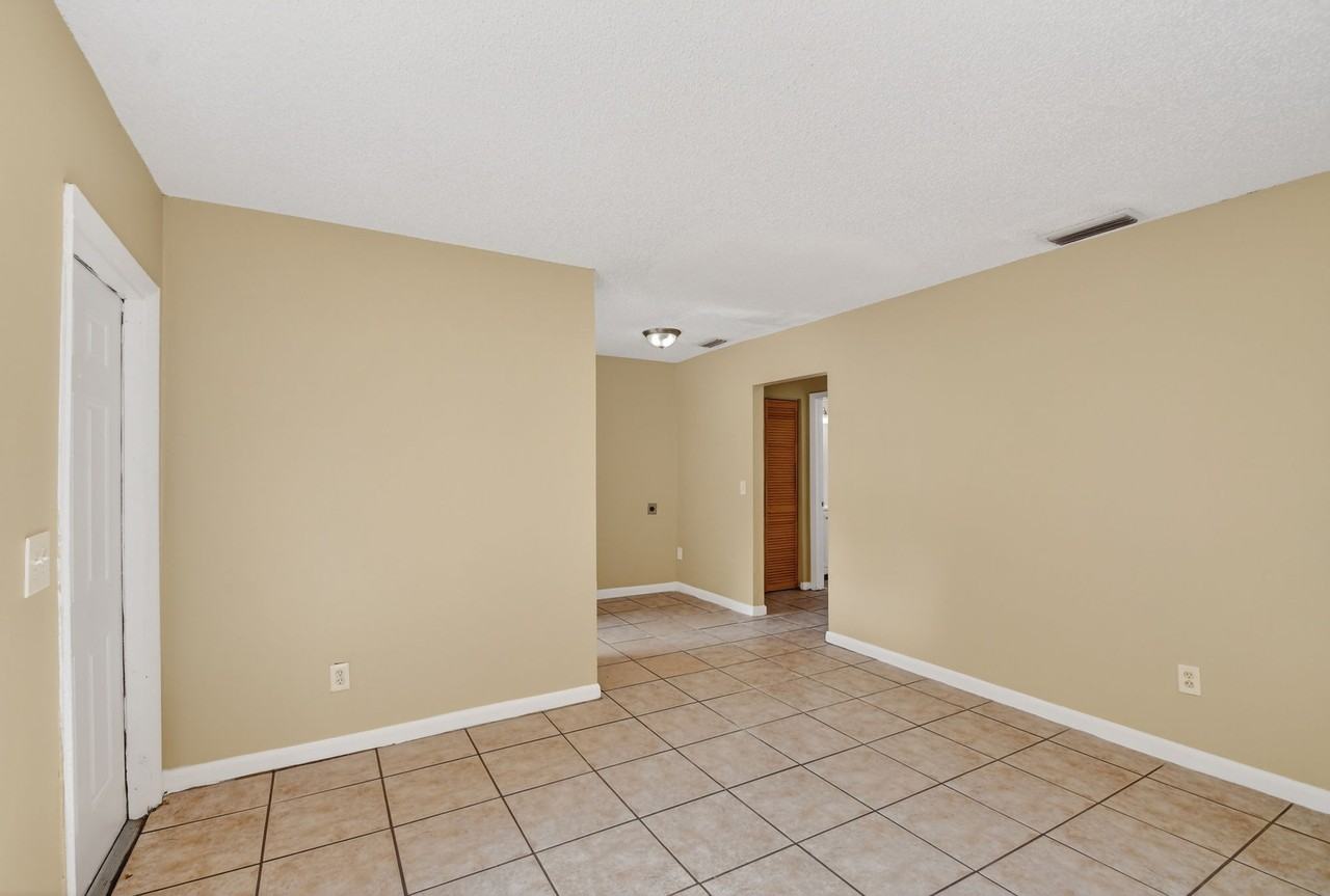 4817-4831 SERAFICA DRIVE - Photo 6 of 40