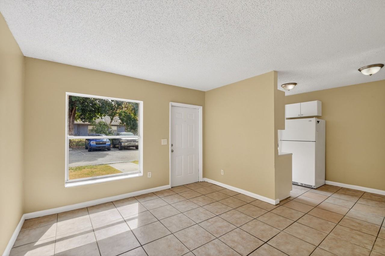 4817-4831 SERAFICA DRIVE - Photo 7 of 40