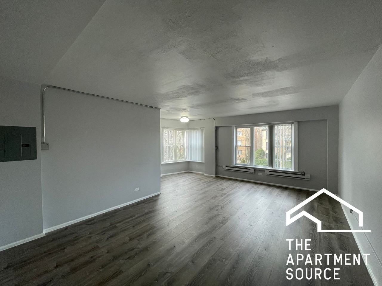 7333 N Ridge Blvd #304 - Photo 3 of 13