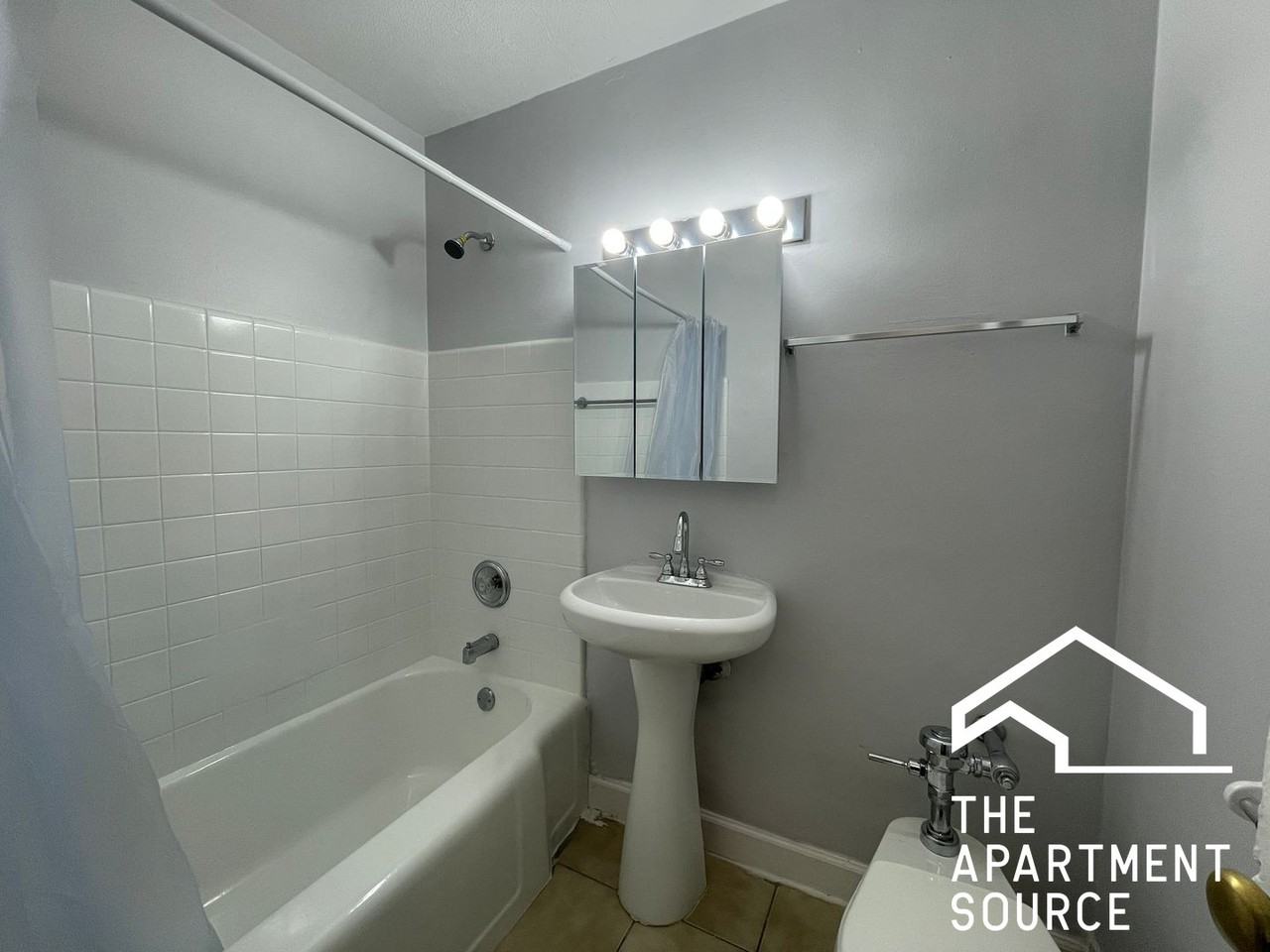 7333 N Ridge Blvd #304 - Photo 7 of 13
