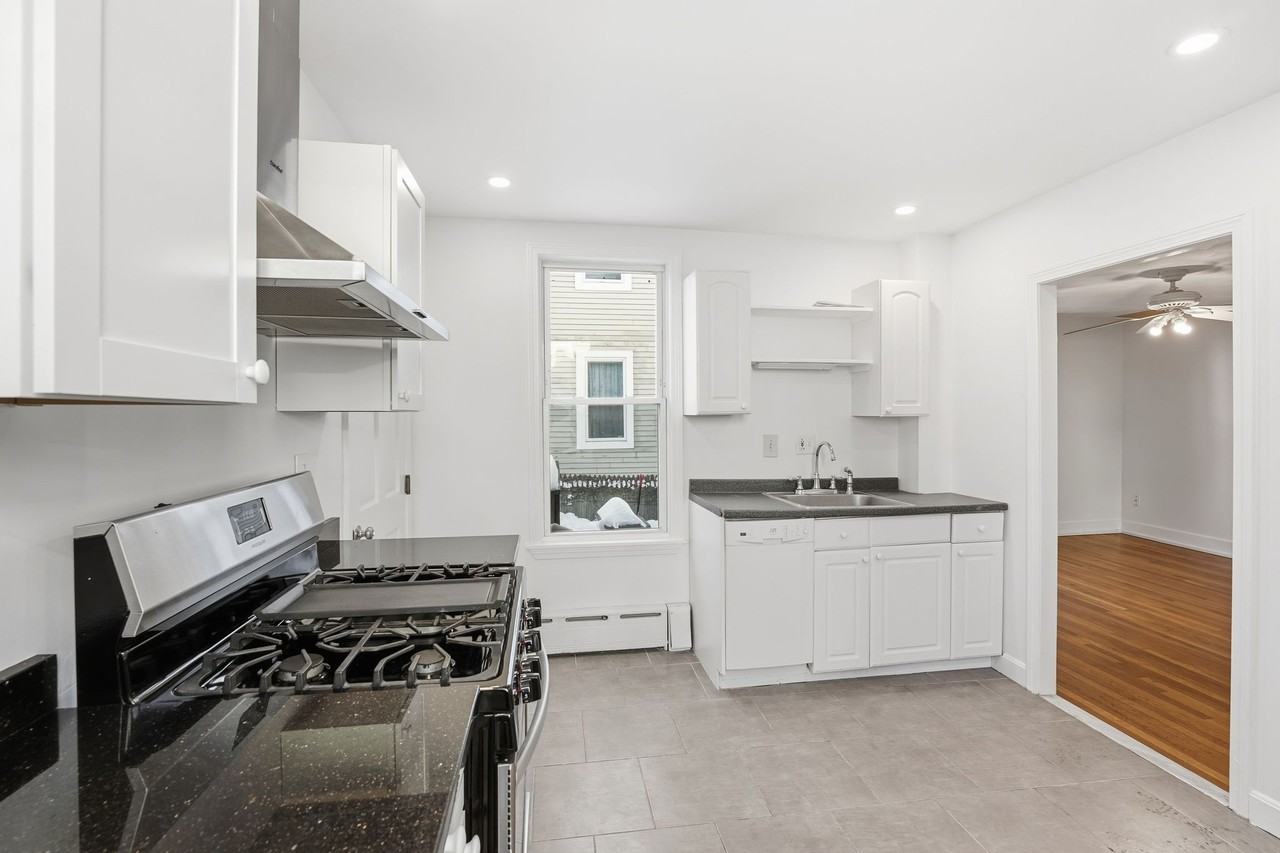 42 Fairmont St #1 - Photo 4 of 15