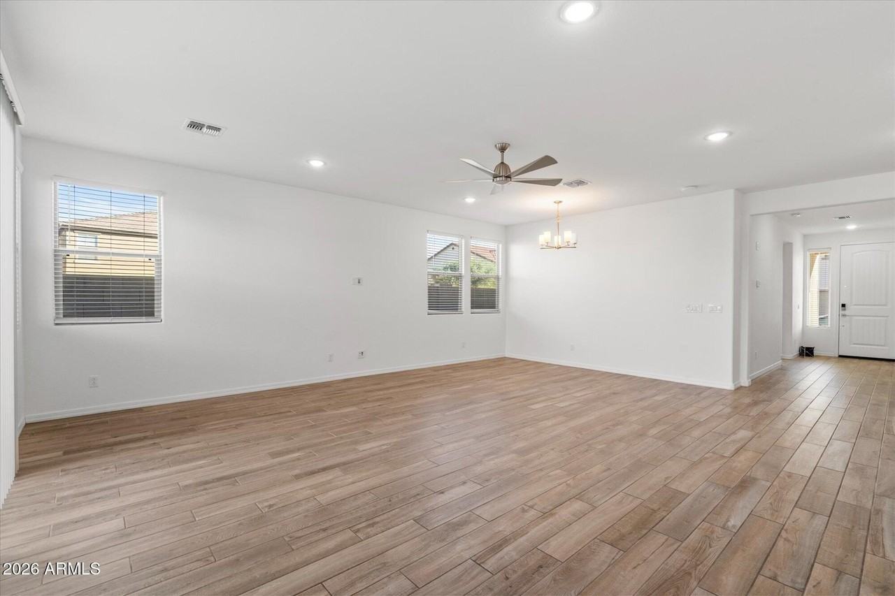 15112 W Hadley St - Photo 3 of 27