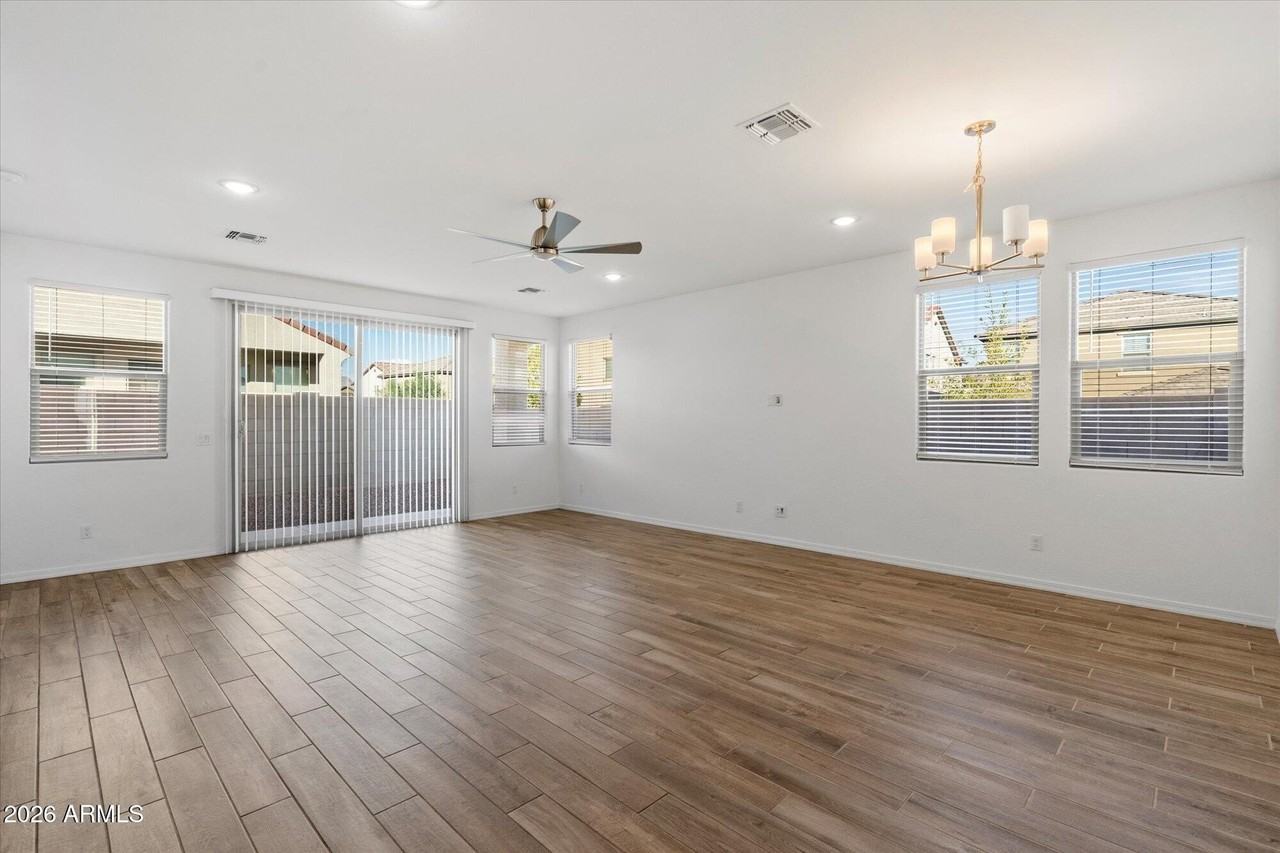 15112 W Hadley St - Photo 7 of 27