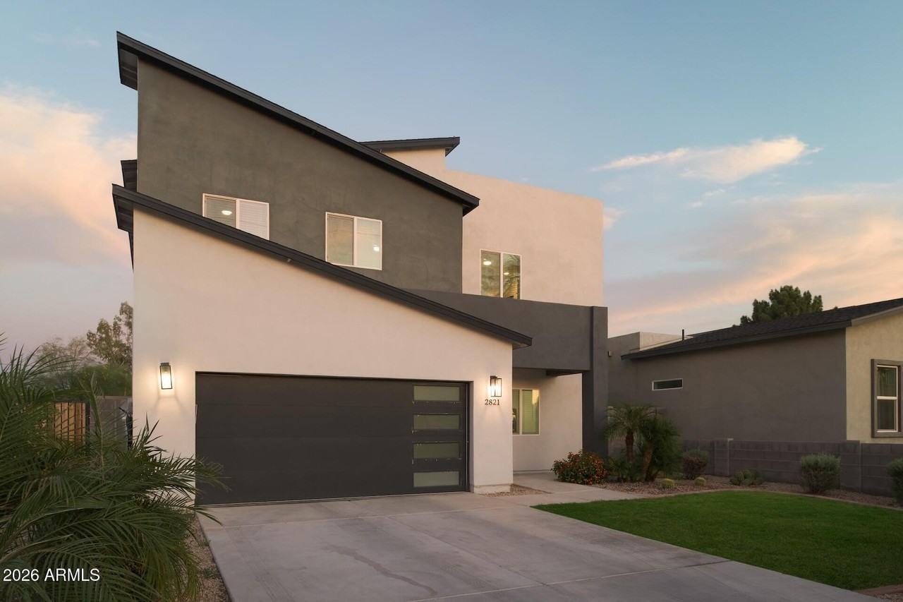 2821 N 28th Pl - Photo 2 of 24